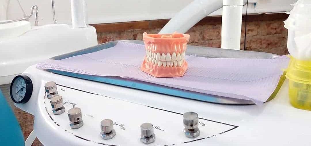 tipos de próteses dentárias