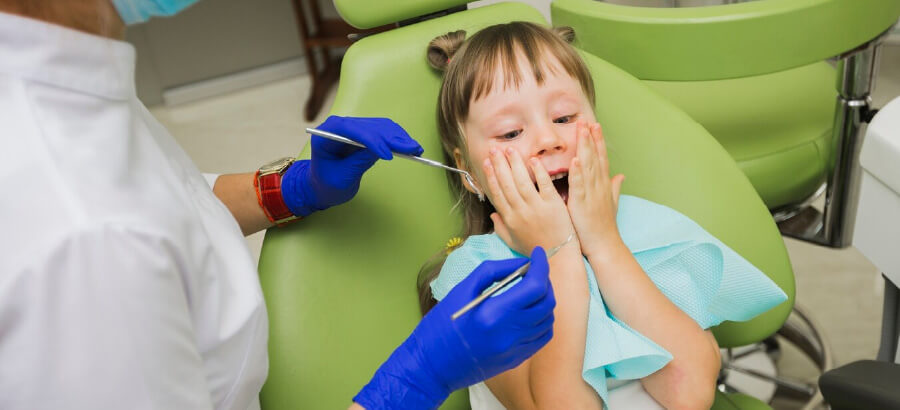 criança com medo de dentista