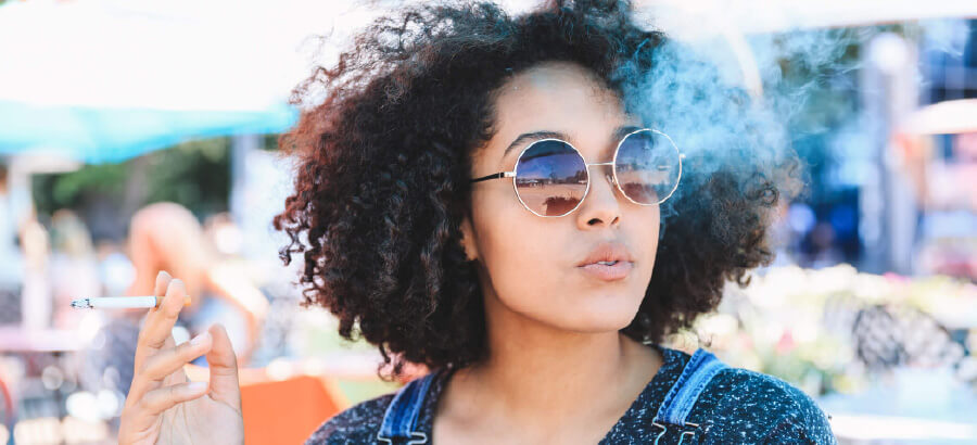 Dente de fumante: quais os impactos da nicotina na saúde bucal?
