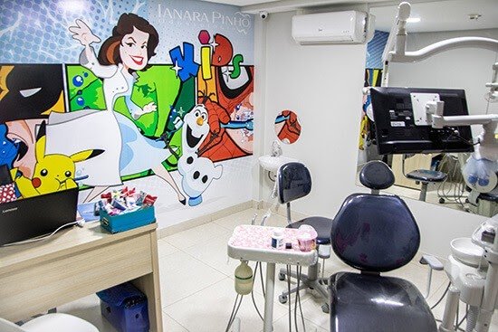 Acessórios e equipamentos em consultório personalizado para odontologia infantil
