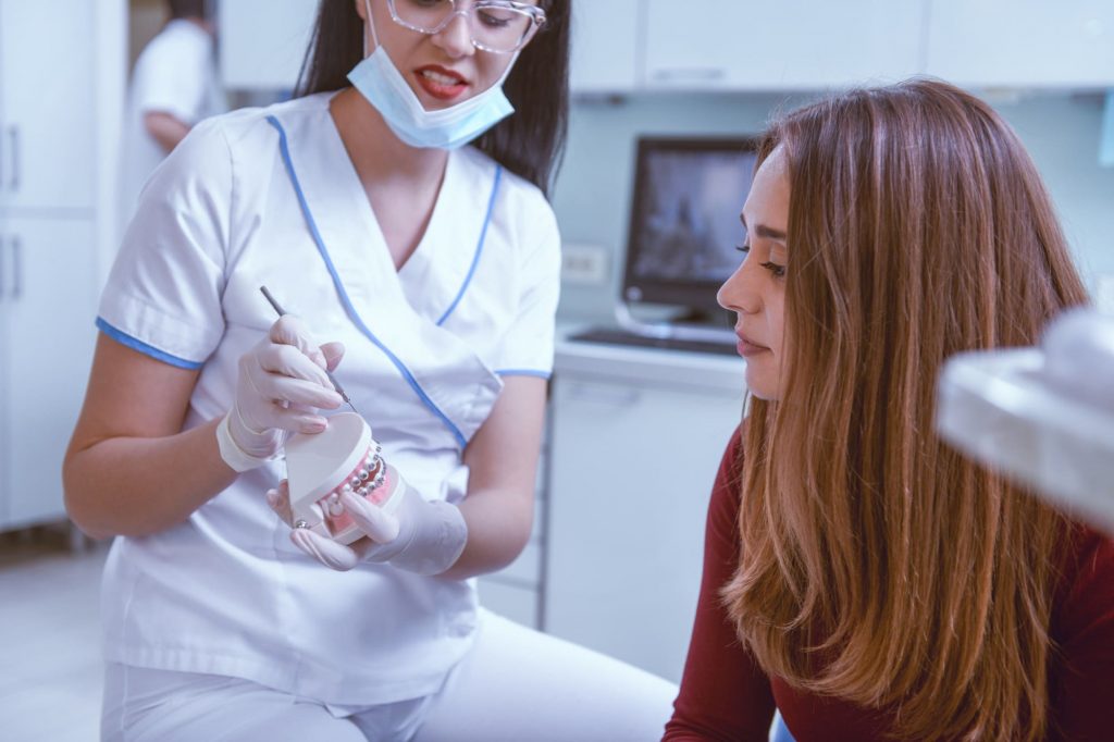 Quanto tempo demora para alinhar os dentes no tratamento ortodôntico?