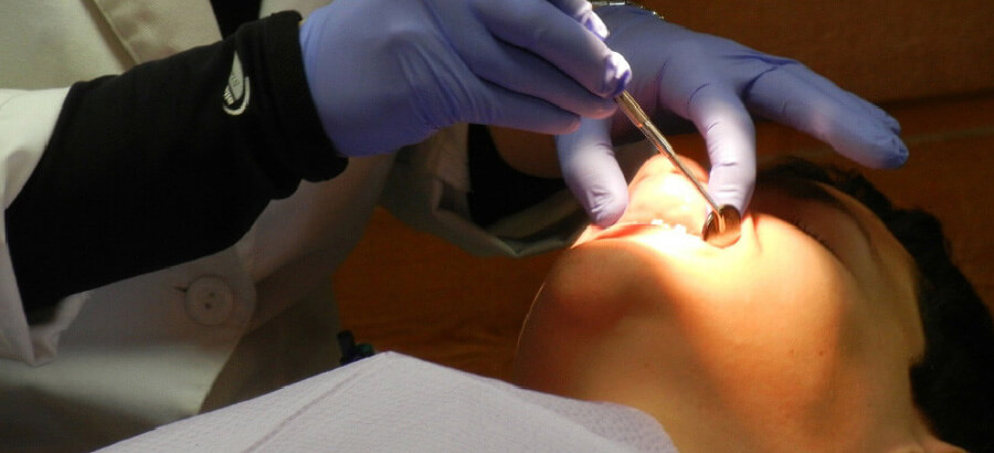 Saiba Como Funciona o Tratamento Dentário de Resina ou Porcelana