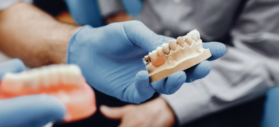 Qual É O Melhor Tipo De Prótese Dentária? — Especialista Explica As Opções