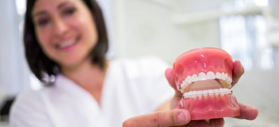 Prótese Total: o que é e como funciona a dentadura
