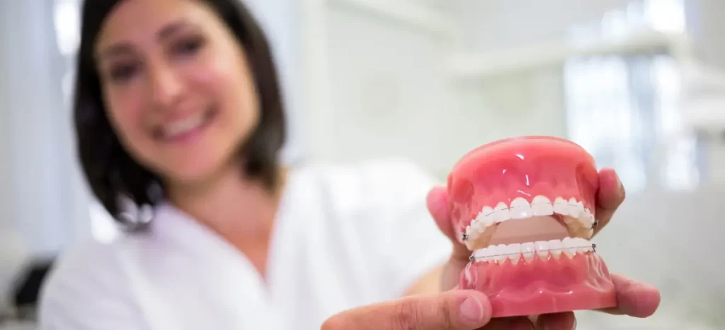 Quanto custa uma prótese dentária? Veja tipos, preços e o que considerar