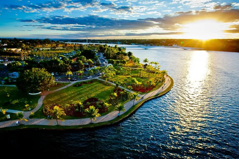 Pontão do Lago Sul ao pôr do sol em Brasília