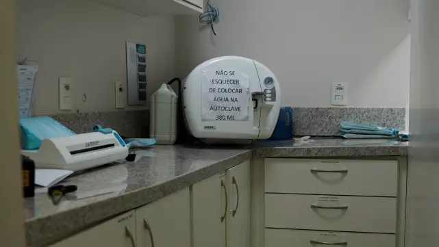 Equipamentos odontológicos modernos na unidade Asa Norte Ianara Pinho