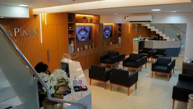 Recepção ampla da clínica Ianara Pinho Odontologia Asa Norte